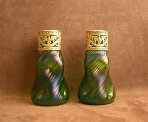 BELLE PAIRE DE Vases En Verre Irisé Art Nouveau Loetz Monture Laiton