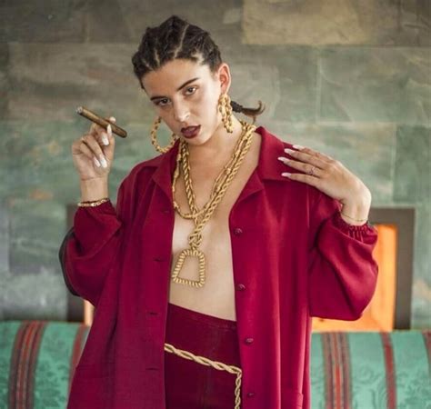 La cantante alessia cara en un live de tiktok hablando de lo. Picture of Nathy Peluso