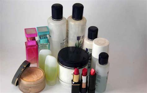Sempet buka ke female daily yang lagi bahas masalah alcohol, inilah kenapa alcohol bisa haram. Mengapa Kosmetik Disertifikasi Halal? : YDSF