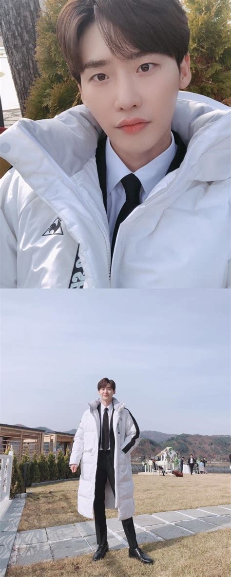 드라마 #사랑의불시착 이 끝난 후 바자와 배우 #김정현 이 만났습니다. "이기적인 기럭지" 이종석, 수트로 완성한 만찢남 비주얼