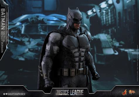 Get A Close Up Look At Batmans Tactical Suit In Justice League Thanks To Hot Toys — Geektyrant