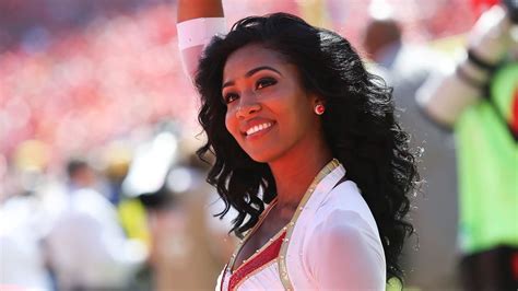 Get To Know Chiefs Cheerleader Alexis