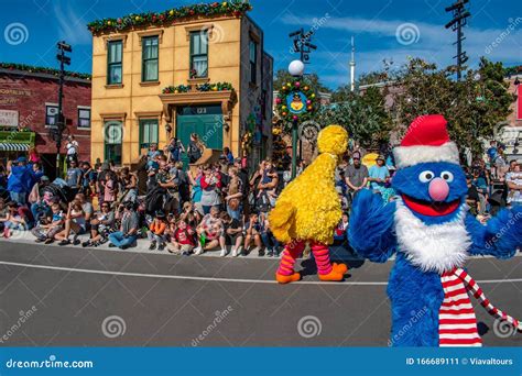 Grover And Big Bird In Sesame Street Christmas Parade At Seaworld 22