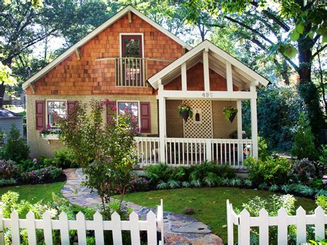 Landscaping ideas for the front of the house. Front Yard Landscaping Ideas | DIY