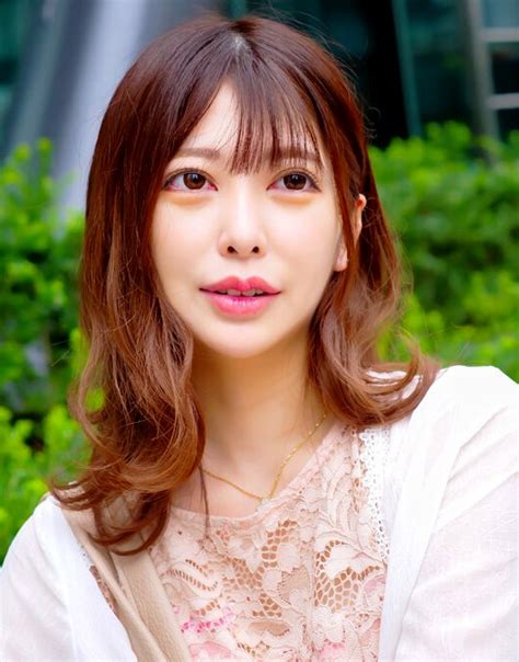 ☆人妻ナンパ☆ 28歳だという高級感あふれる大人可愛いセクシーランジェリーをお召しになった美人奥さまがとびきりスケベな淫乱メス犬に豹変！浮気はダメだと分かっていながらもビンビンに尖らせた大粒の