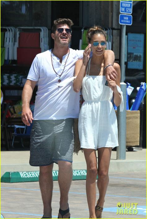 Photo Robin Thicke And Girlfriend April Love Geary Cant Keep Their Hands Off Each Other 26