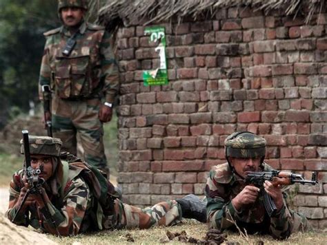 Ten Killed As Militants Battle Army In Indian Kashmir Daily Mail Online