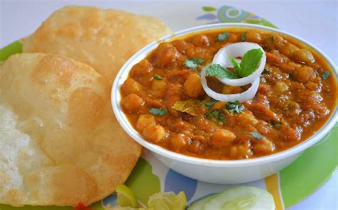 Delicious chole bhature at puchkas, multiple outlets. chole bhature recipe | Punjabi Indian Recipes - Snacks N Recipes