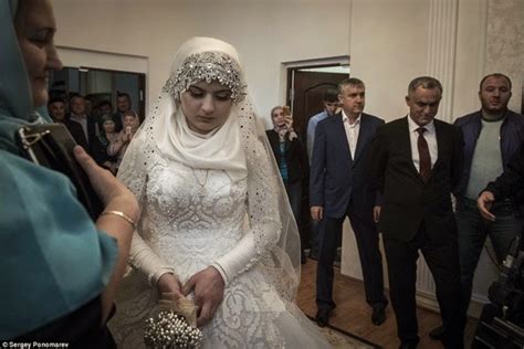 Worlds Saddest Wedding Photos 17 Year Old Russian Girl
