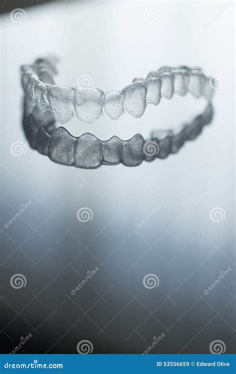 Onzichtbare Tand De Tand Plastic Steunen Van Tandensteunen Stock