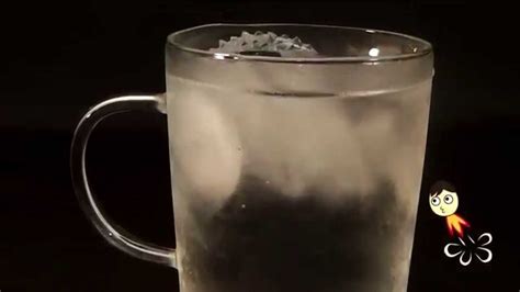 How To Make Some Ice Cubes Quickly Youtube