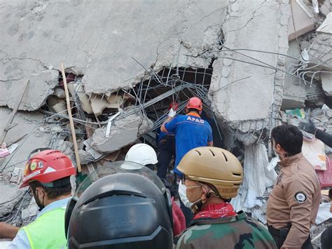 — earthquake hits the west coast. Russia's Putin conveys condolences to Erdoğan over ...