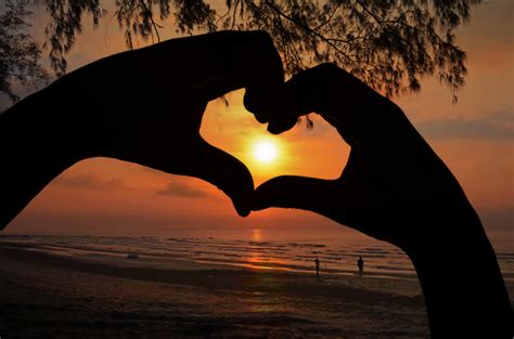 sunset in heart hands HD picture 03 - Nature stock photo free download