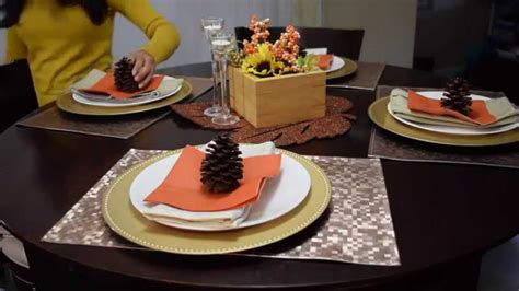 Aside from planning the big meal, decorating your thanksgiving table for dinner is half the fun of hostessing. Thanksgiving dinner table set up - YouTube