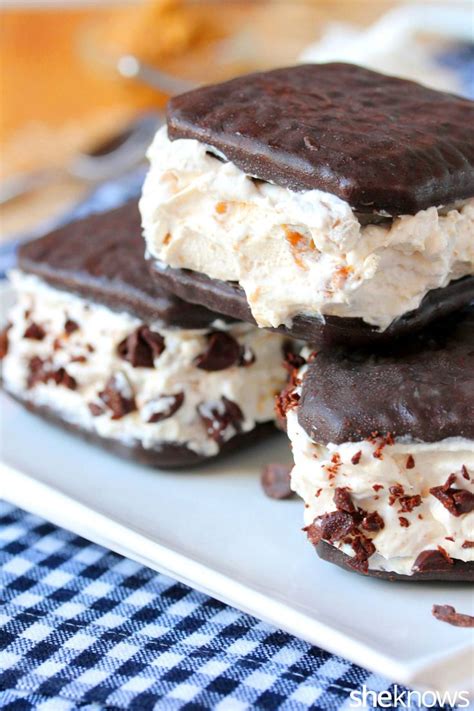 Transfer into a piping bag and pipe over the cake. No-bake Cool Whip desserts you can prep in minutes | Cool whip desserts, Easy desserts, Desserts