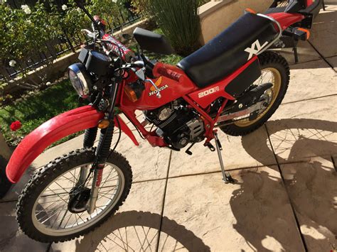 Before we start let me tell you one thing , that every bike has it's own strengths and weaknes. 1984 enduro street legal motorcycle vintage Honda XL200R ...