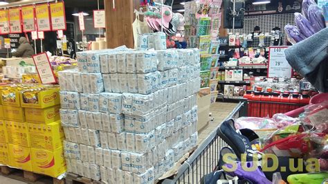 В киеве продлят усиленный карантин до 30 апреля. Рынок «Позняки» закрыт на карантин, а туалетной бумаги и ...