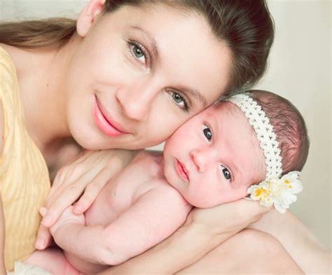 50 Lovely Mother And Daughter Photo Ideas