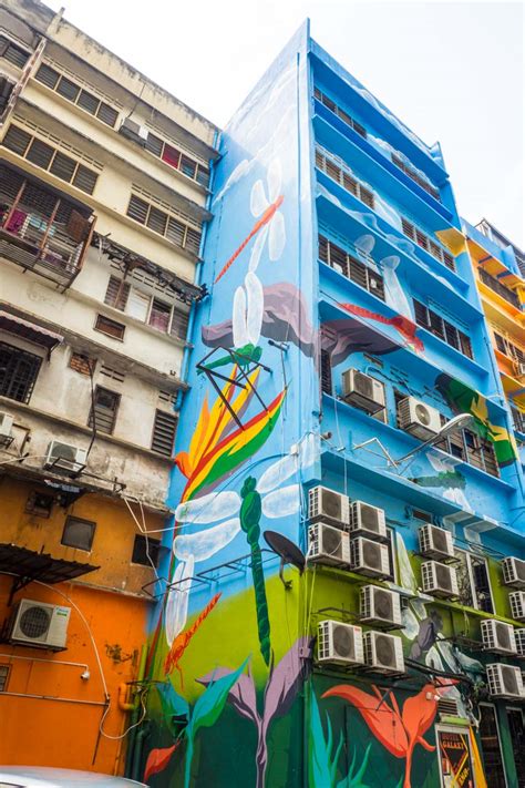 Working with the stunning aesthetic of new and old in the city, many great pieces play with these layers, creating artwork that is truly unique to this city. Street Art à Jalan Alor, Kuala Lumpur, Malaisie - Koalisa