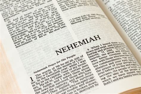 Biblia Nehemia Libro Abierto Sagrada Escritura Cristiana Antiguo