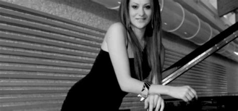 Jessica melena sfoglia il suo album di famiglia a 'vieni da me' insieme a caterina balivo e racconta il suo amore per ciro immobile e i suoi figli.la. jessica melena - Notizie da Abruzzo24ore