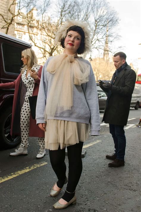 Street Style Londinense La Moda Se Adueña De La Capital Británica Durante El London Fashion