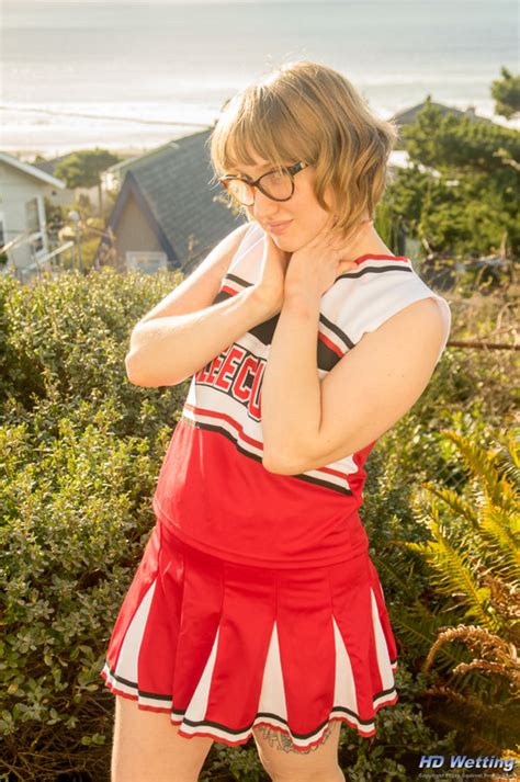 Photos Cute Cheerleader Wetting Omorashi General Omorashi