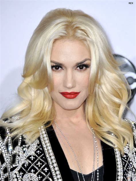 Platinum Blonde Hair Is It The New Hair Trend Hairstyle Ideas Gwen Stefani Hair Celebrity