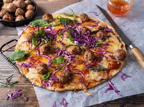 Welcome to pizza inn online to see our pizza menu, order delivery, find a pizza inn location. Pizza med medisterboller og rødkål | Oppskrift | Meny.no