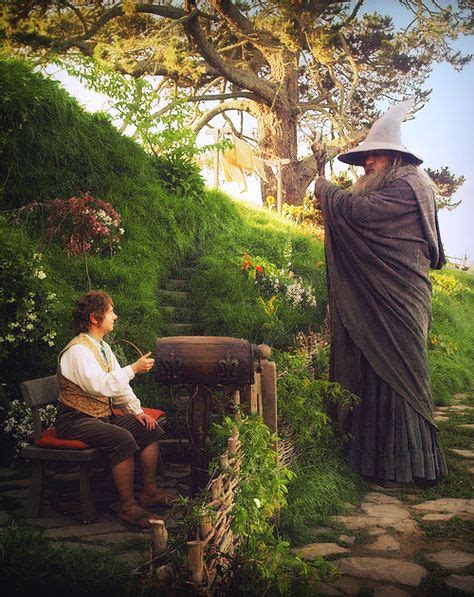 Bilbo Baggins And Gandalf In Front Of The Bag End The Hobbit Jackson Hobbit An