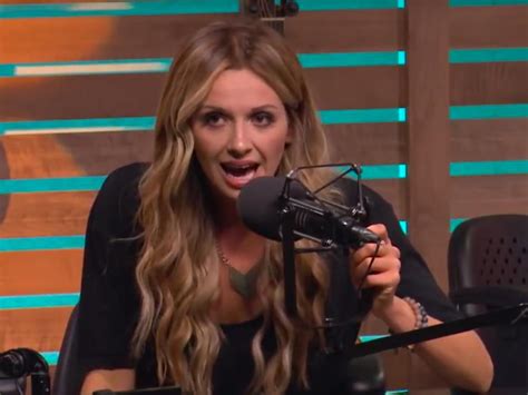 Watch Carly Pearce “play It Forward” By Covering Dolly Partons “9 To 5
