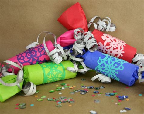 These are some of the prettiest diy christmas crackers we've ever seen! The 21 Best Ideas for Do It Yourself Christmas Crackers ...