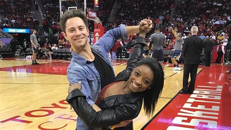 Simone biles is the first woman in history to land a triple double on her floor routine at the 2019 u.s. Olympia-Star Simone Biles: Mega-Beef mit einem Fan ...