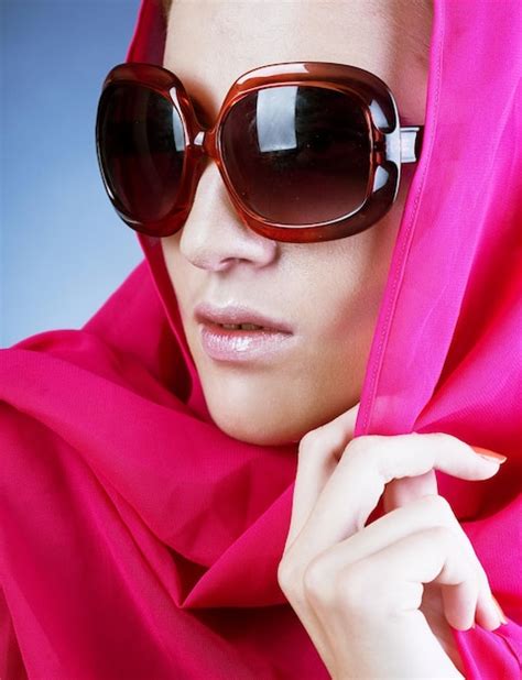 premium photo beautiful woman wearing sunglasses