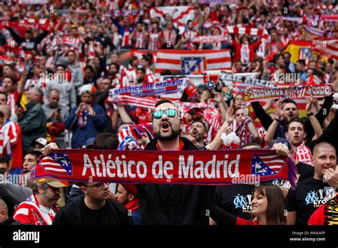 Atletico Madrid Fans Hi Res Stock Photography And Images Alamy