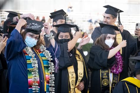 Graduates From 2020 Finally Got Their Moment For An In Person Commencement At Cal State Los