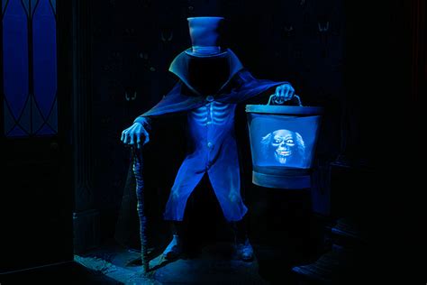 Hatbox Ghost Materializes At The Haunted Mansion At Walt Disney World