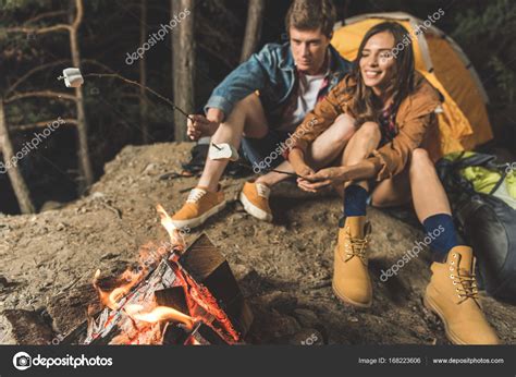 Couple Roasting Marshmallow — Stock Photo © Arturverkhovetskiy 168223606