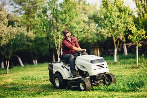 11 Best Small Riding Lawn Mowers Buying Guide 2020