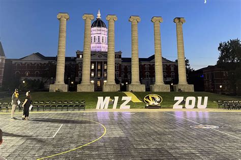 Mizzou Basketball The First Look At The Mizzou Mens And Womens Basketball Teams Rock M Nation