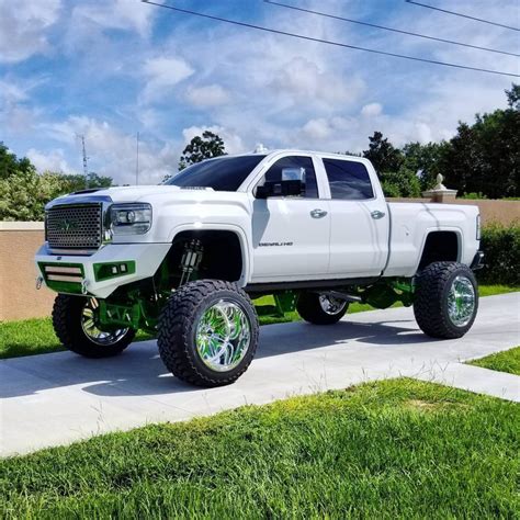 Beautiful beast for towing about anything. show truck 2015 GMC Sierra 2500 Denali lifted for sale