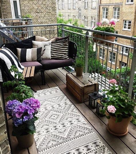37 Lovely Small Porch Apartment Balconies Ideas Hmdcrtn