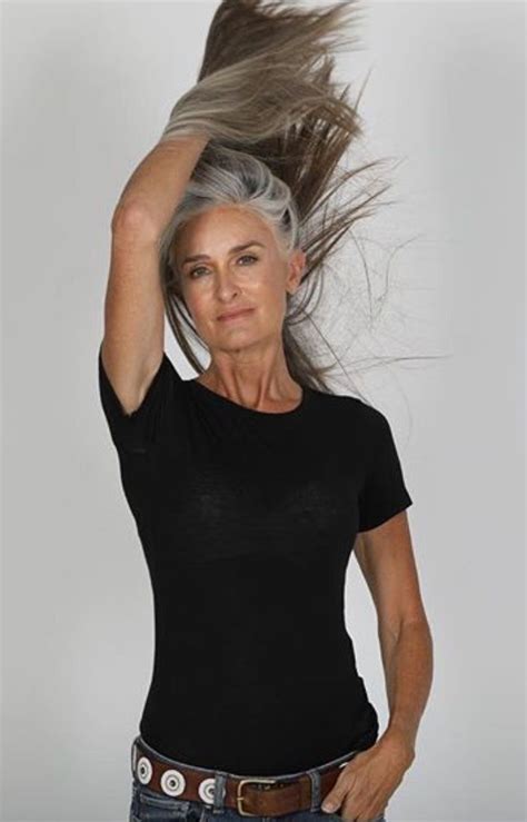 Pin By Martina Kemrová On Estilo Grey Hair Model Gorgeous Gray Hair