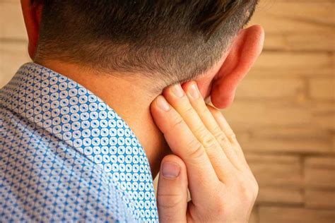Por qué puede tener dolor detrás de la oreja