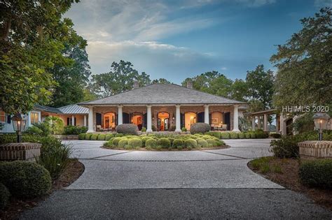 6 Stunning Homes Over 7000 Square Feet On The Market Haven Lifestyles