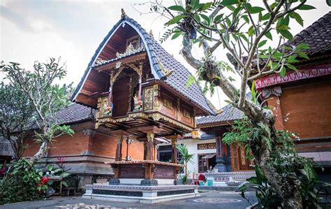 Ada aturan khusus yang menjadi pedoman dalam proses tersebut, namanya asta kosala kosali. Nama dan Keunikan Rumah Adat Bali