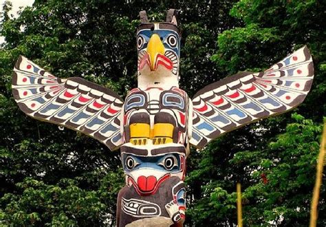 Totem poles are sculptures carved from large trees, such as the western red cedar. Monumental Totem Poles Of Native American People Tell ...