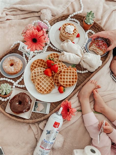 Super Cute And Fun Valentines Day Date Ideas Valentines Breakfast Breakfast Picnic Cute