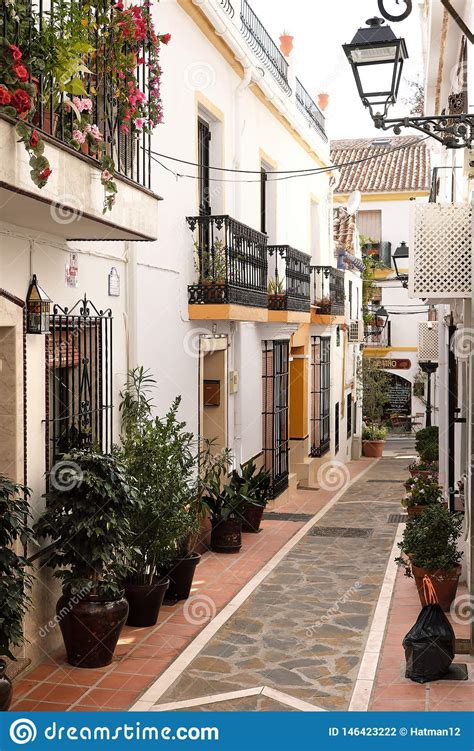 Dieser teil der mittelmeerküste ist bekannt als costa del sol. Marbella Oude Stad, De Provincie Van Malaga, Andalucia ...