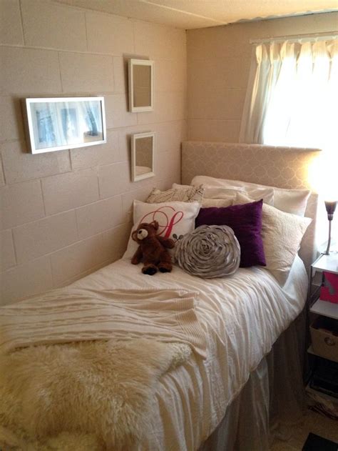 Probably the simplest headboard ever can be found in this room. Cozy dorm 2013, Fairfield University, DIY Headboard, DIY Bedskirt | Dorm | Pinterest